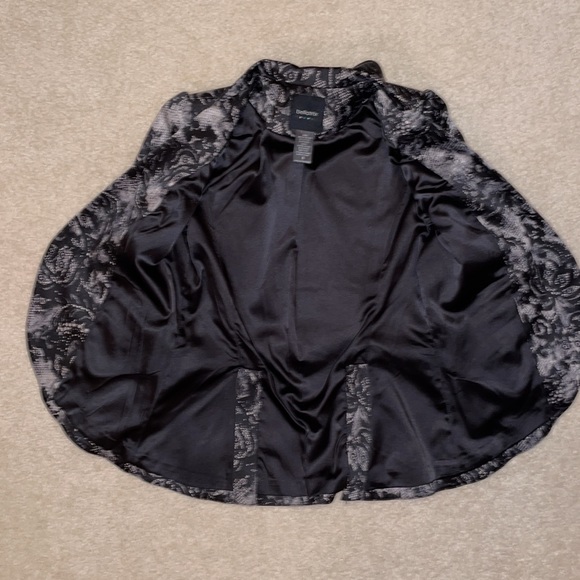 Gorgeous Bellatrix Black and White Lace Print Blazer Size Small - Picture 6 of 6